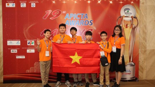 Học sinh khối THCS FPT Schools Cầu Giấy đại diện Việt Nam tham gia APICTA 2019 và là một trong 8 đội giành bằng khen (Merits).